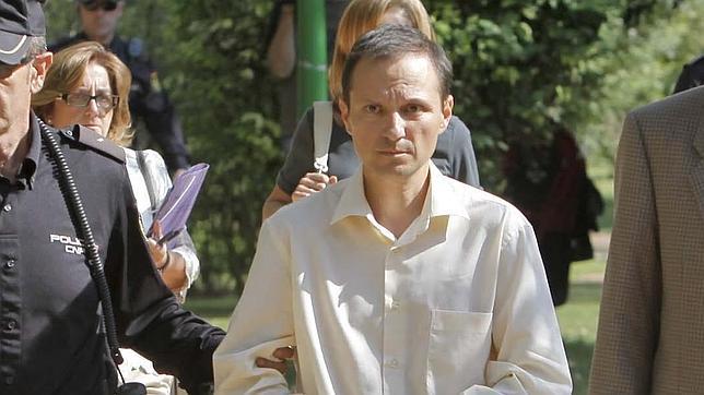 Bret�n tacha de �falso� el informe sobre los huesos