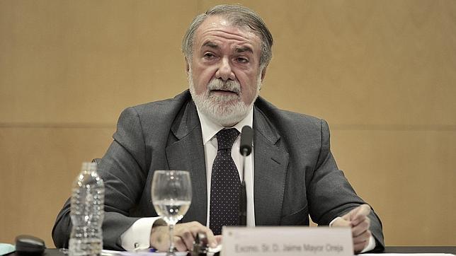 Jaime Mayor Oreja, durante su conferencia en la Fundaci�n San Pablo CEU