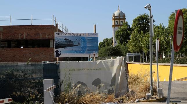 Un cartel anuncia el proyecto del acuario que no se har�