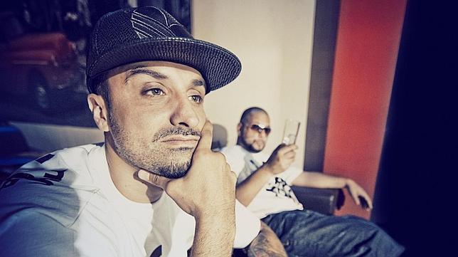 Toteking y Shotta posan en una imagen promocional