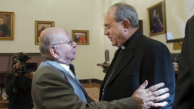 Con Asenjo en el anuncio del via crucis del A�o de la Fe
