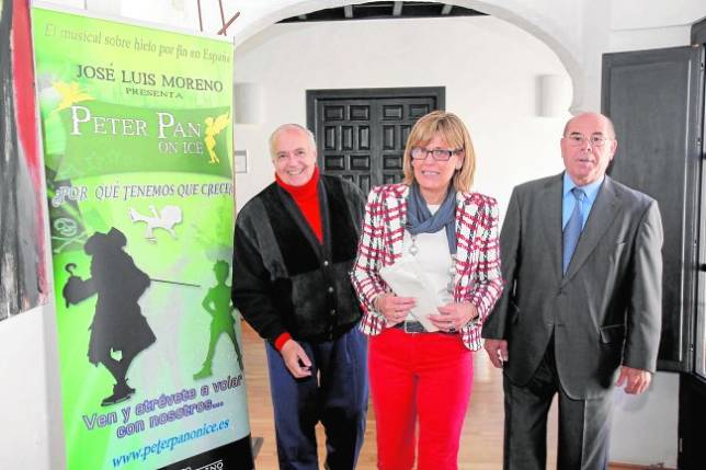 Jos� Luis Moreno, Amelia Caracuel y Miguel Reina, en la presentaci�n, ayer del espect�culo