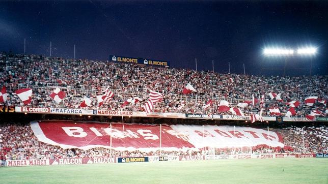 Biris animando al Sevilla