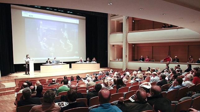 Un momento de la subasta celebrada en el centro cultural Cajasol