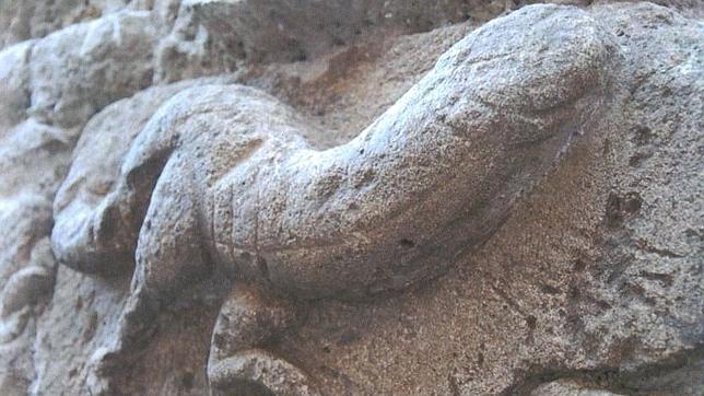 Detalle del motivo f�lico, que seg�n los arque�logos es �nico en el Sur de Europa por estar �animalizado� y en erecci�n