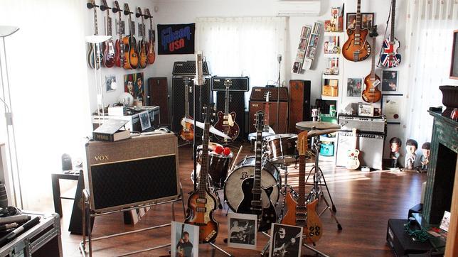 La coleccin de objetos de Los Beatles de Jos Igancio Mayor