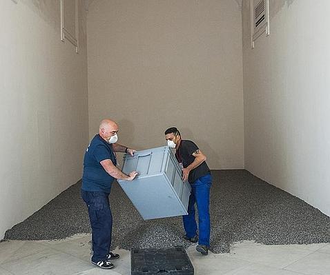 El arte de inundar el monasterio de la Cartuja con cinco toneladas de pipas de porcelana