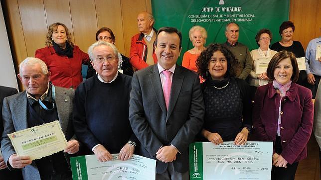Representantes de la Junta con los premiados. JM GRIMALDI. Junta de Andaluc�a