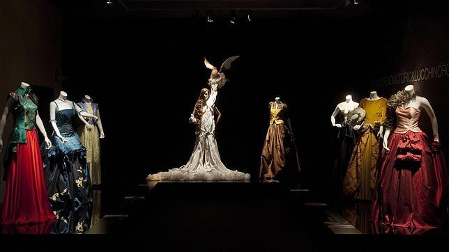 Inaugurada la exposición de las Santas de Zurbarán, con 17 obras y las creaciones de 11 diseñadores