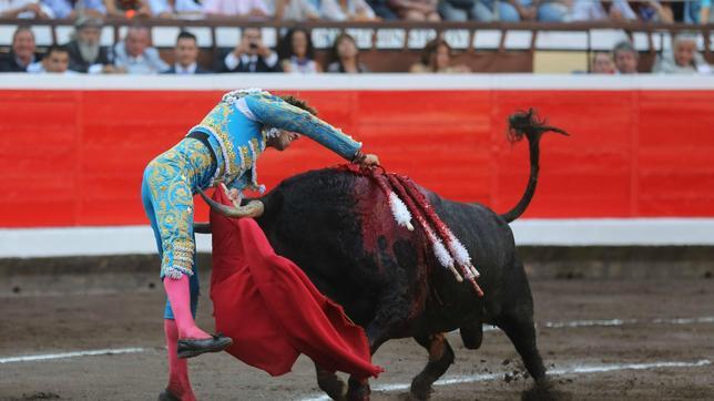 Manuel Escribano sigue en la UCI «estable dentro de la gravedad»