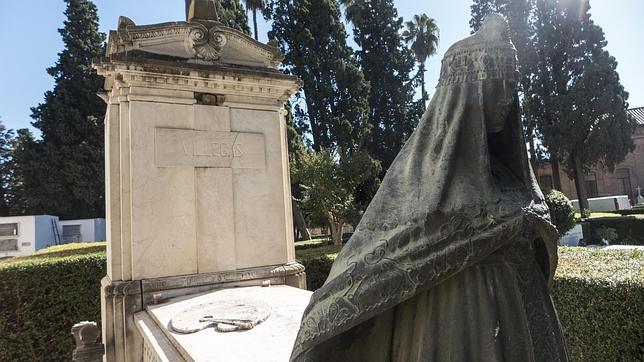 La dogaresa custodia la tumba de José Villegas