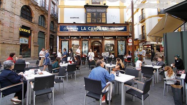 Confitería La Campana en pleno corazón del casco histórico