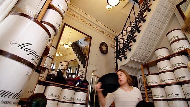 Sombrerería Maquedano en calle Sierpes