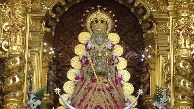 Virgen del Roc�o vestido de buganvilla