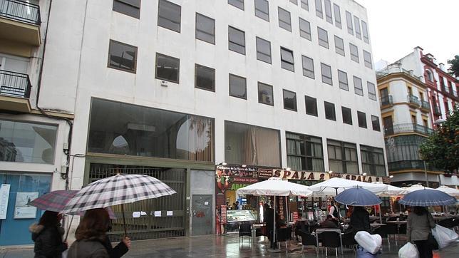 El edificio municipal de la plaza de la Encarnaci�n 24 pasa hoy a manos de Sacyr