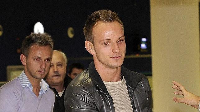 Dejan Rakitic, a la izquierda, el d�a en el que Ivan lleg� a Sevilla 