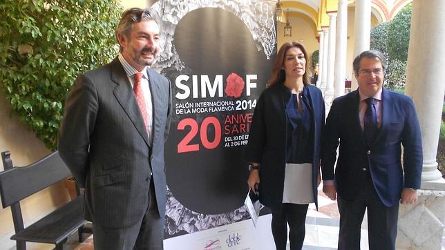 Gaspar S�ez, Raquel Revuelta y Gregorio Serrano, durante la presentaci�n de Simof 2014 este jueves