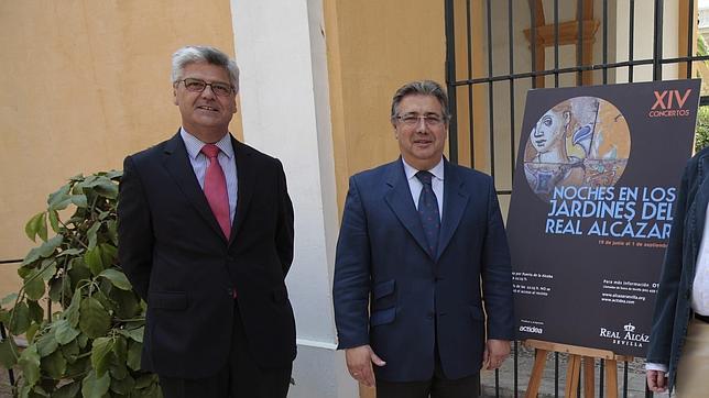 El delegado de Relaciones Institucionales, Javier Landa, junto al alcalde, Juan Ignacio Zoido