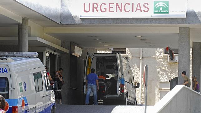 Entrada de Urgencias del hospital San Cecilio de Granada 