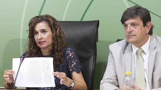 Mar�a Jes�s Montero y Jos� Luis Guti�rrez, durante una rueda de prensa