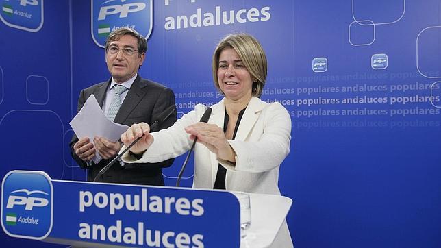 Teresa Ru�z Sillero junto a Rafael Carmona