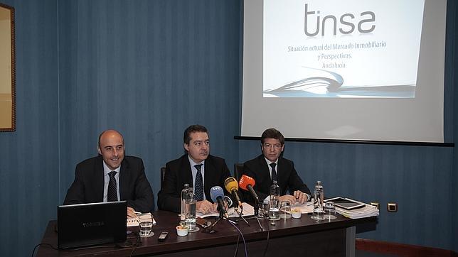 Representantes de Tinsa, ayer en la presentaci�n del informe