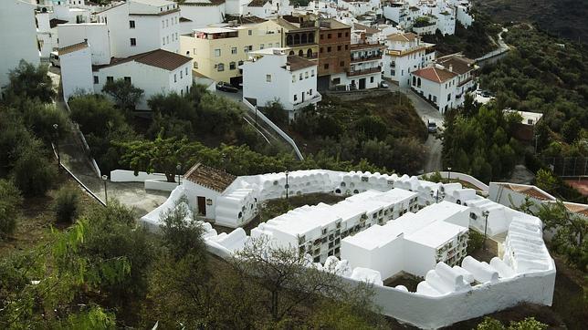Cementerio de un pueblo malague�o