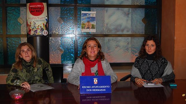 La delegada Rosario S�nchez, en el centro, durante la presentaci�n del programa