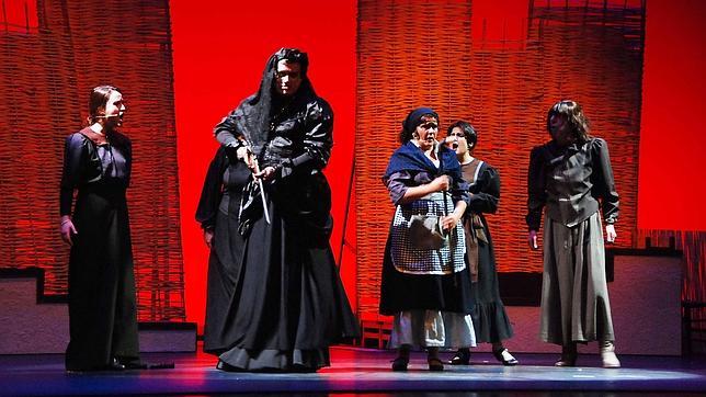 Una escena de la divertida obra �Casting, a la Caza de Bernarda Alba, el Musical�