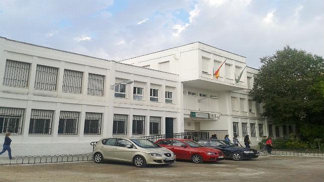 Fachada del colegio �ngel Carrillo de Priego (Foto: M. Osuna)
