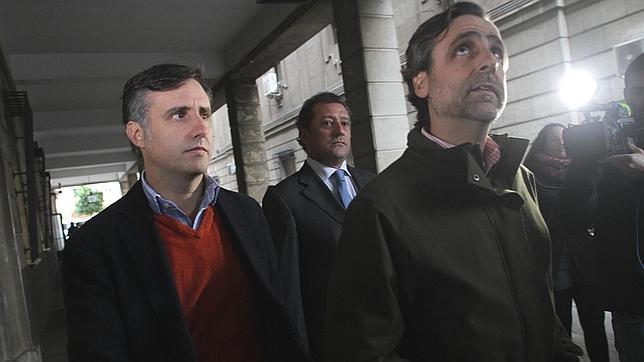 Javier y Pablo Ruiz Mateos, llegando a los juzgados de Sevilla en enero pasado