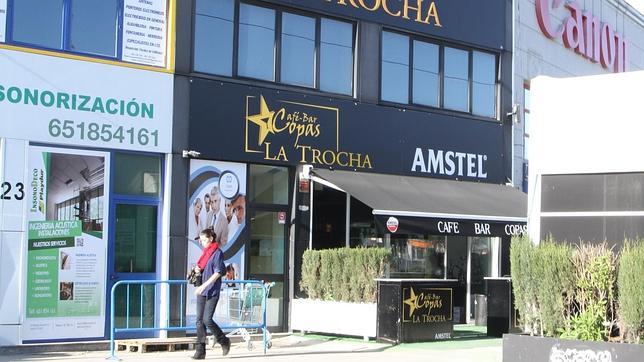 el atropello mortal en la Avenida Montes Sierra se produjo tras una reyerta en el bar de copas La Trocha