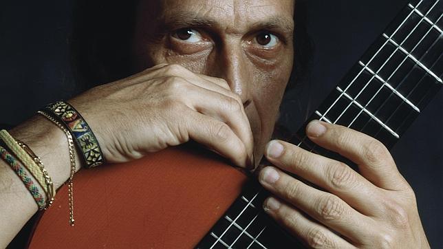 Paco de Lucía a su mujer: «Tengo frío en la garganta, llévame al hospital»