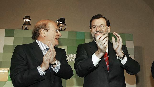Pedro Rodr�guez y Mariano Rajoy en un acto del PP en Huelva
