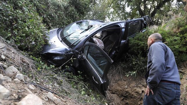 El coche de la joven desaparecida de Marchena apareci� hecho un amasijo en el fondo de un barranco, con un cad�ver esquelitizado en su interior que podr�a ser el de Ana Isabel Maqueda Arisp�n
