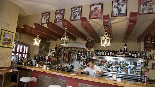 La decoraci�n de las Tabernas del Volapi� se inspira en el toro, el campo y el flamenco