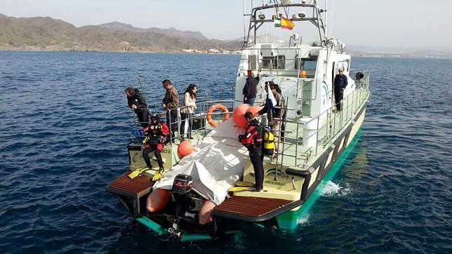 Embarcaci�n Punta Polacra en aguas del Cabo de Gata-N�jar