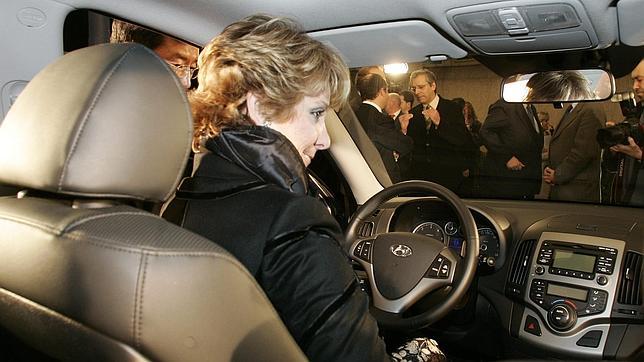 Esperanza Aguirre, tras el incidente de Tráfico: «Lo único que querían era una foto» Esperanza Aguirre, tras el incidente de Tráfico: «Lo único que querían era una foto»