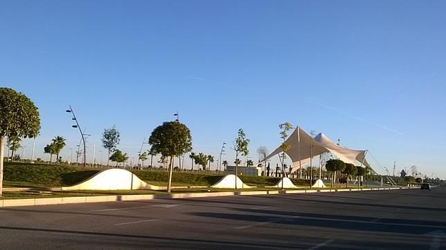 El Ayuntamiento repondrá la cubierta textil del bulevar de Entrenúcleos