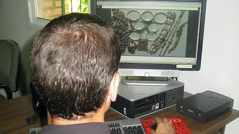 Roba joyas a su suegra y las vende en un «compro oro» por 11.900 euros