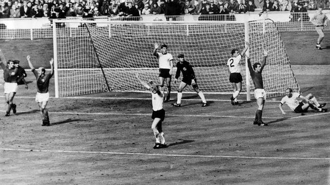 Inglaterra vence con el gol fantasma de Hurst