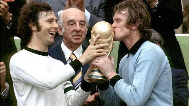 Alemania supera a la Holanda eléctrica de Cruyff Alemania supera a la Holanda eléctrica de Cruyff