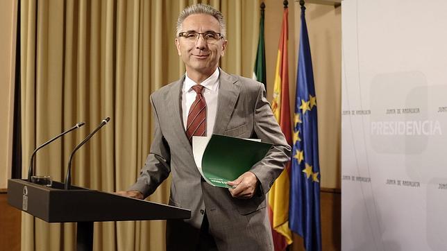 El portavoz del Ejecutivo andaluz, Miguel ngel Vzquez, tras finalizar la rueda de prensa posterior al Consejo de Gobierno