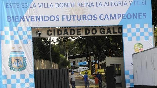 Retirado un polémico cartel de bienvenida a la selección argentina en Belo Horizonte Retirado un polémico cartel de bienvenida a la selección argentina en Belo Horizonte