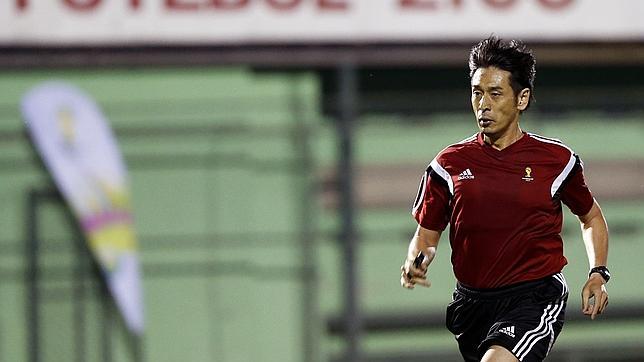Un policía como juez en el partido inaugural entre Brasil y Croacia Un policía como juez en el partido inaugural entre Brasil y Croacia