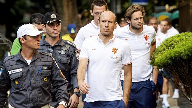 Robben teme la inseguridad de Brasil y pide a su familia que no viaje al Mundial