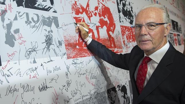 La FIFA suspende a Beckenbauer por 90 días La FIFA suspende a Beckenbauer por 90 días