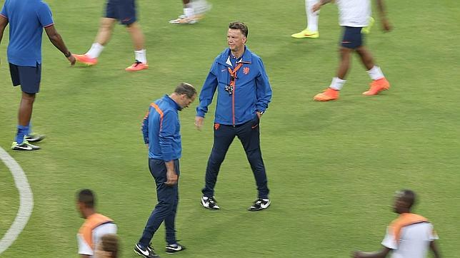 Van Gaal sacará los tanques ante España Van Gaal sacará los tanques ante España