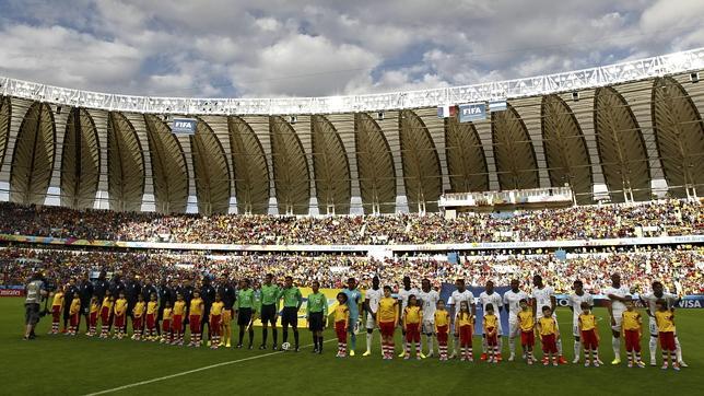 El Francia-Honduras empezó sin que sonaran los himnos El Francia-Honduras empezó sin que sonaran los himnos