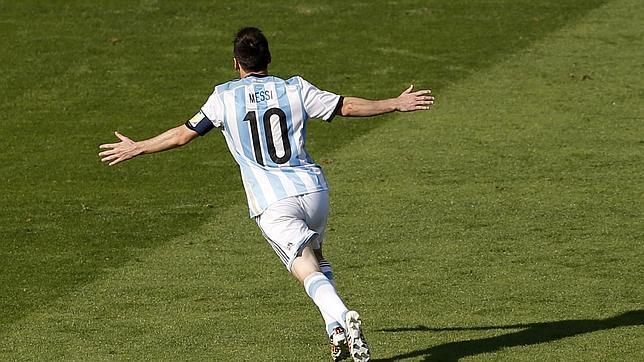 Una genialidad de Messi mete a Argentina en octavos Una genialidad de Messi mete a Argentina en octavos